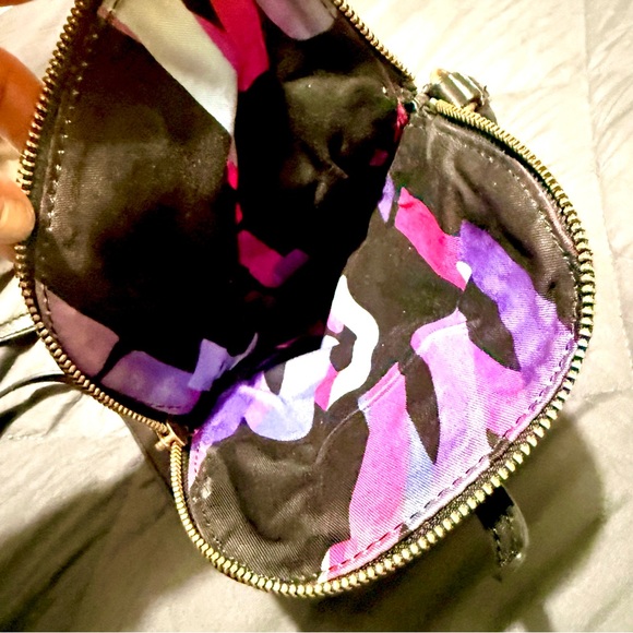 Marc Jacob’s Petal to the Metal Pouchett Leather Crossbody Bag - Picture 5 of 6